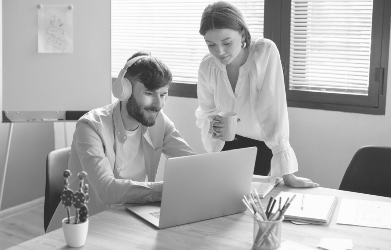 Matériaux d'étude organisés sur un bureau